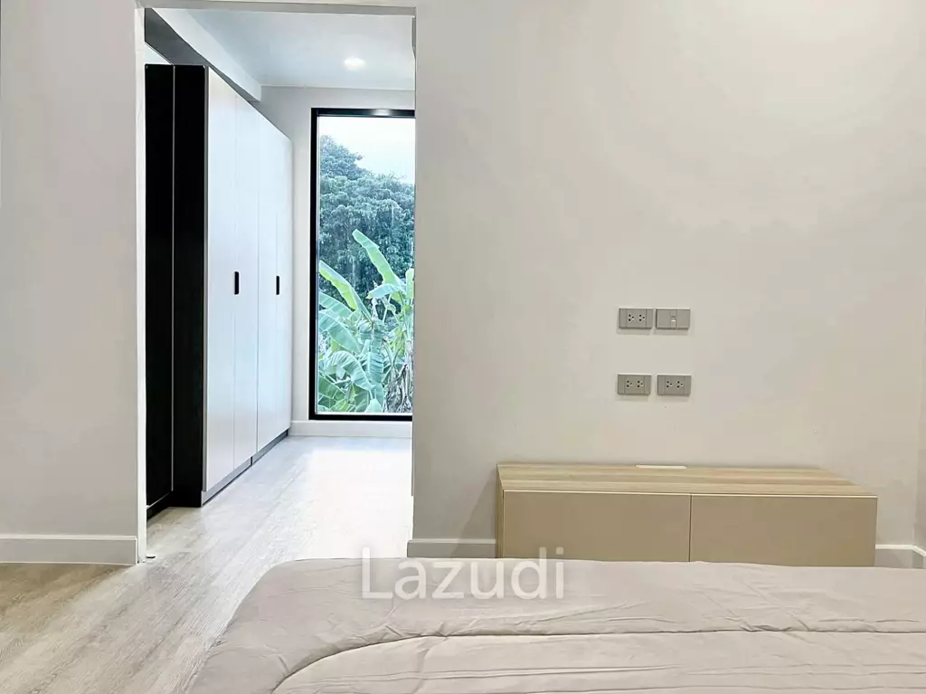 4 Bed 3 Bath 210 SQ.M Townhouse in Ekkamai