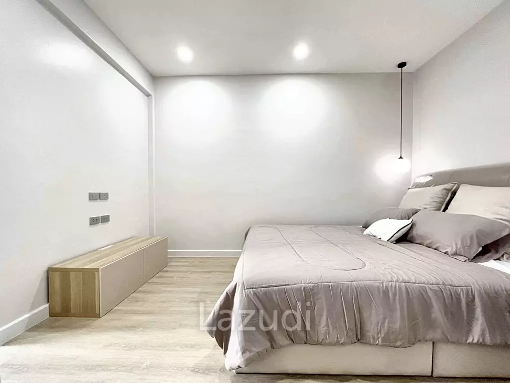 4 Bed 3 Bath 210 SQ.M Townhouse in Ekkamai