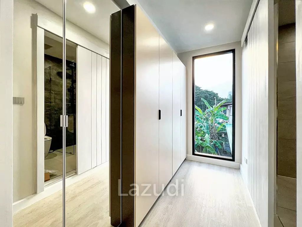 4 Bed 3 Bath 210 SQ.M Townhouse in Ekkamai