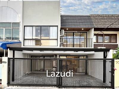 4 Bed 3 Bath 210 SQ.M Townhouse in Ekkamai