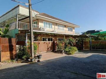 Large 5 Bed House with Private Pool near Golf Course and 5 minutes to Motorway Highway 9 at Bueng Kum