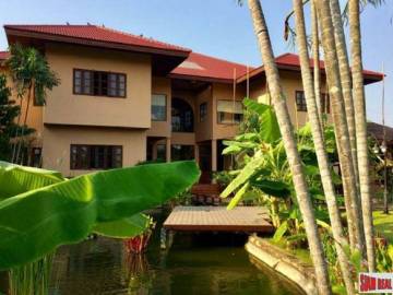 Beautiful Two Storey, Six Bedroom Modern Thai-Style House on 3 Rai of Land Near Don Muang Airport