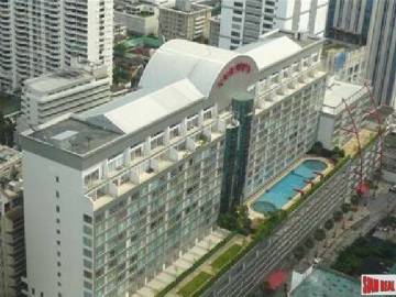 The Trendy Condo | Large One Bed Condo Near BTS Nana