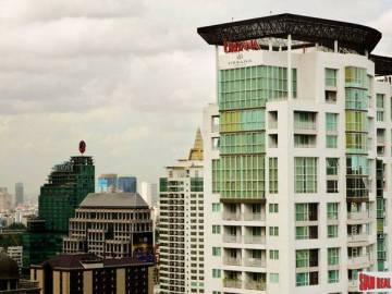 Urbana Langsuan | Comfortable Two Bedroom Condo with Lots of Wood Accents in Lumphini