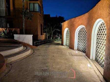 Las Tortugas : 2 Bed Beachfront Condo