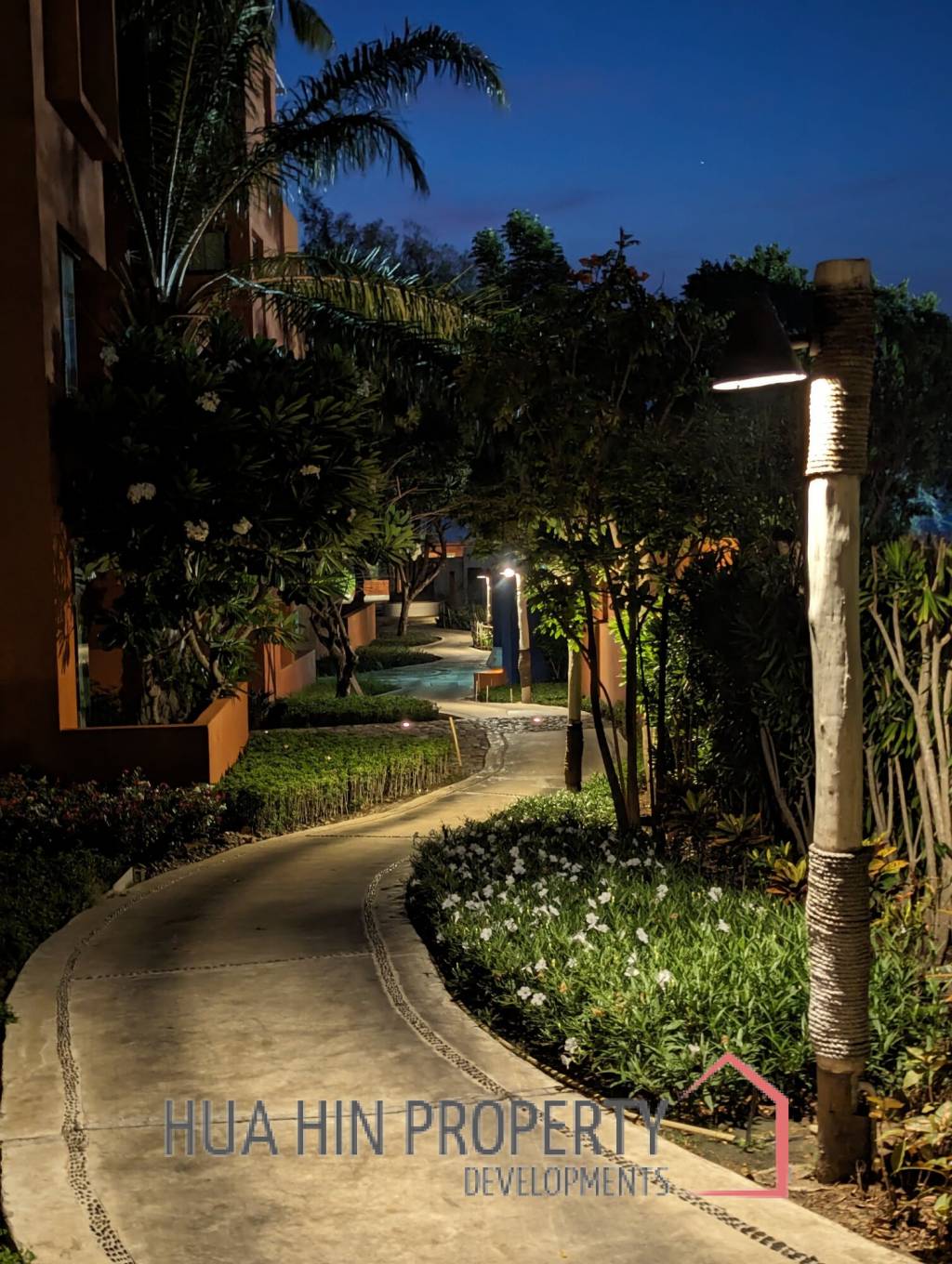 Las Tortugas : 2 Bed Beachfront Condo