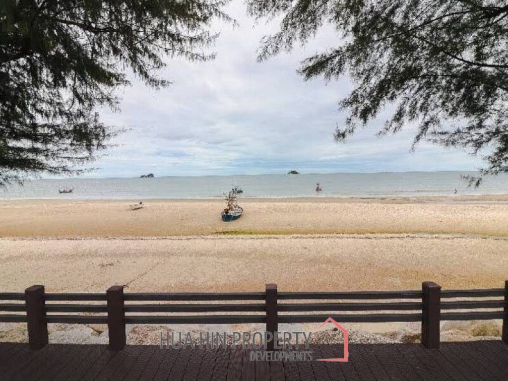 Las Tortugas : 2 Bed Beachfront Condo