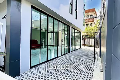 Home Office for sale in Ladphrao