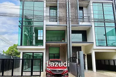 Home Office for sale in Ladphrao