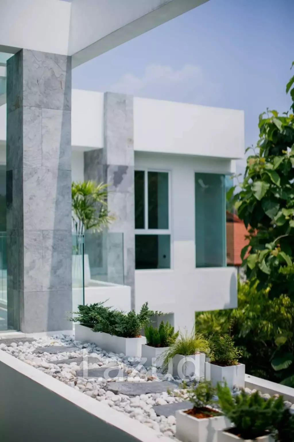Newby Villa 8 Bedrooms In Modern Luxury Style