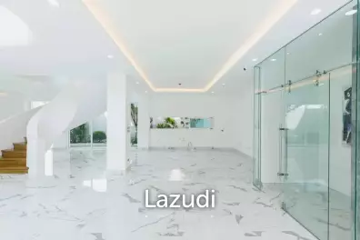 Newby Villa 8 Bedrooms In Modern Luxury Style