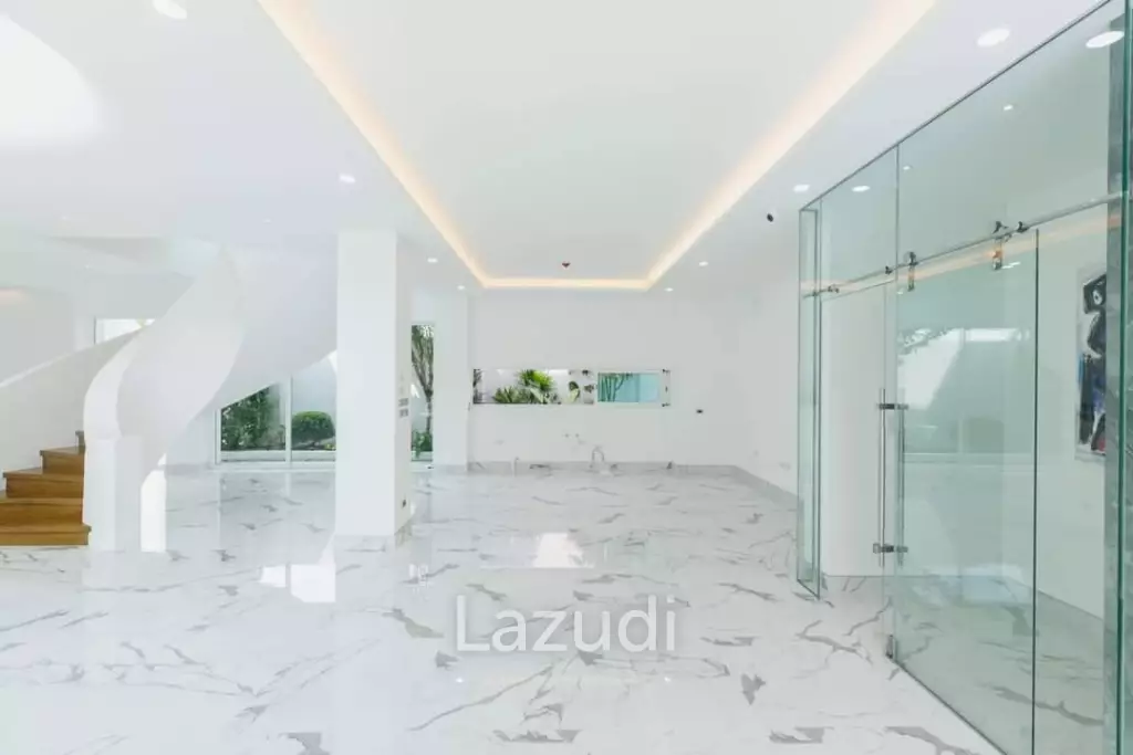 Newby Villa 8 Bedrooms In Modern Luxury Style