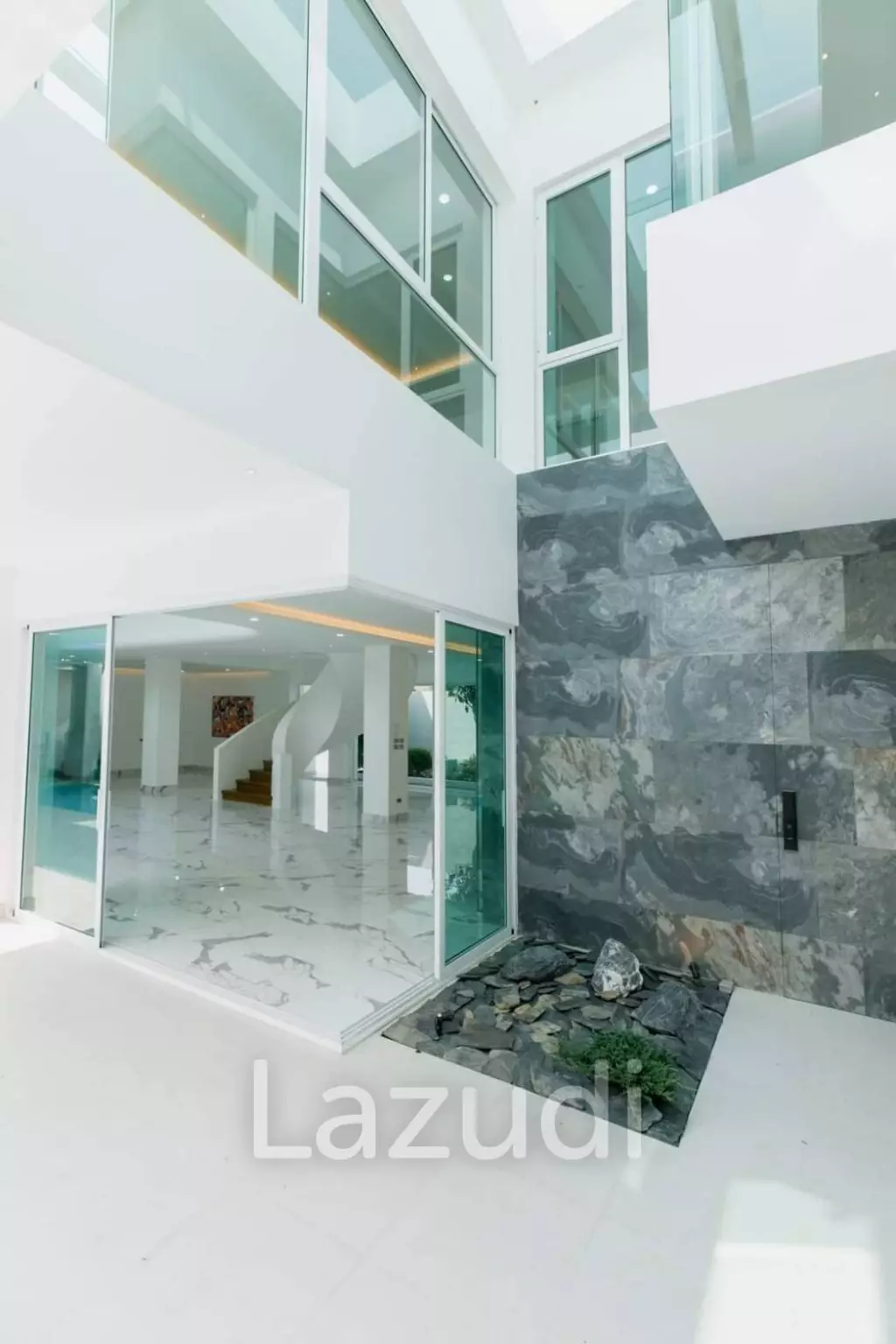 Newby Villa 8 Bedrooms In Modern Luxury Style