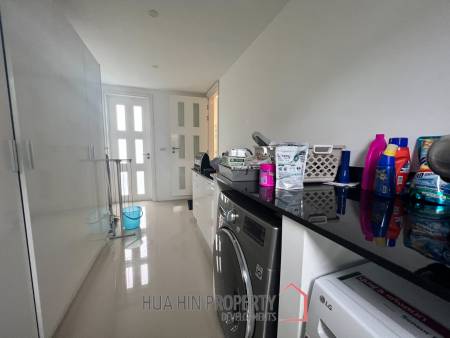 FALCON HILL HUA HIN : 4 bed luxury pool villa at great price