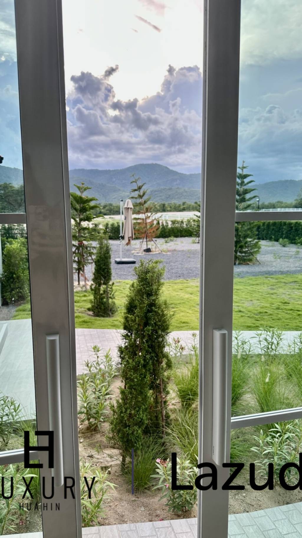 1,600 Sqm 3 Bed 4 Bath Villa For Sale