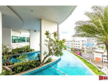 Sky Walk Condo | Spectacular City Views from the 32nd floor on Sukhumvit 69, Bangkok