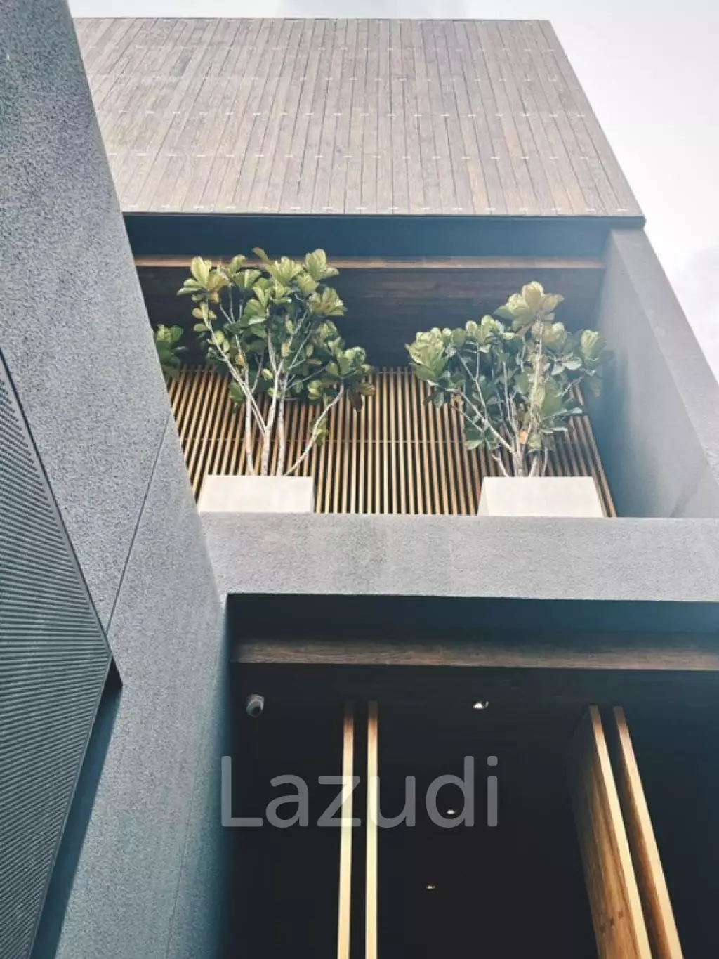 4 Bed 5 Bath 775 SQ.M House in Ramkhamhaeng 4