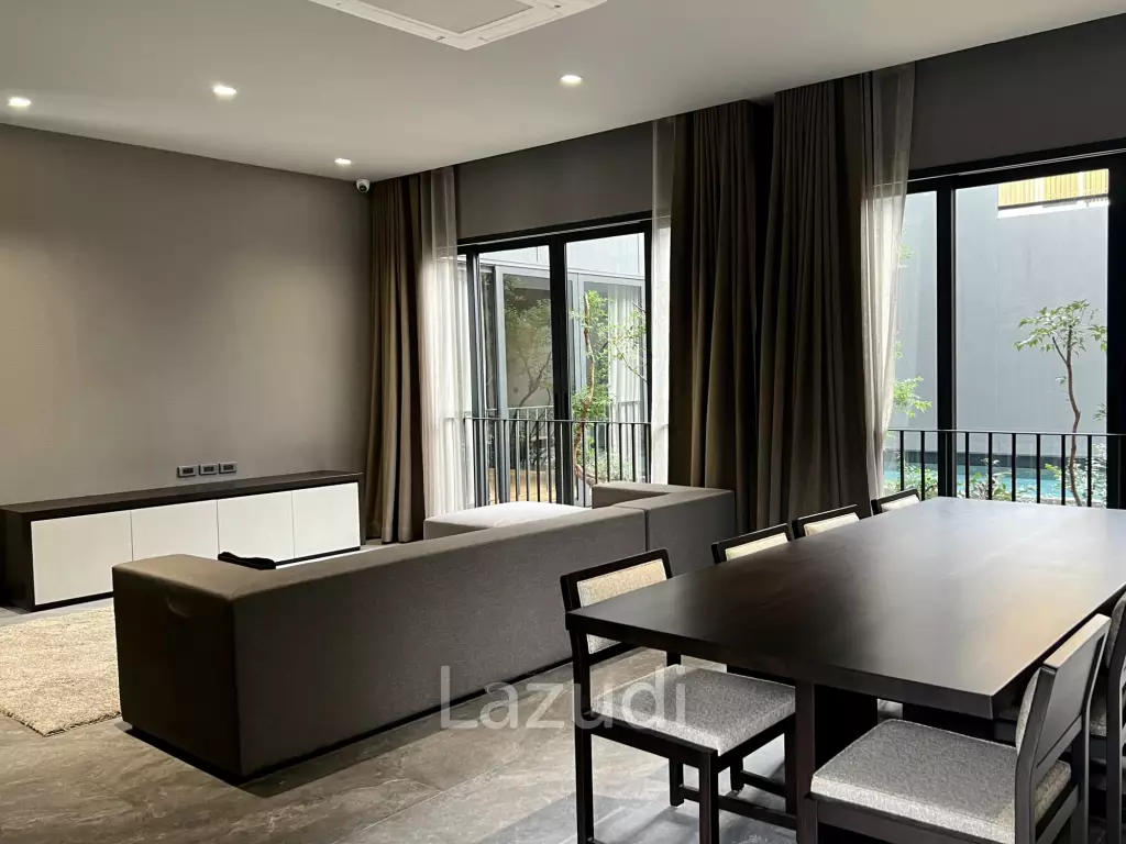 4 Bed 5 Bath 775 SQ.M House in Ramkhamhaeng 4