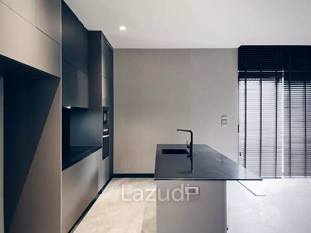 4 Bed 5 Bath 775 SQ.M House in Ramkhamhaeng 4
