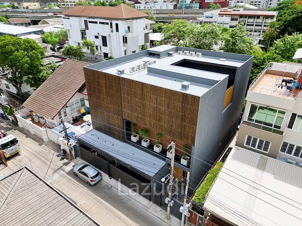 4 Bed 5 Bath 775 SQ.M House in Ramkhamhaeng 4