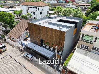 4 Bed 5 Bath 775 SQ.M House in Ramkhamhaeng 4