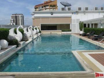Le Nice Ekkamai | Fashionable Two Bedroom in a Well Maintained Low Rise