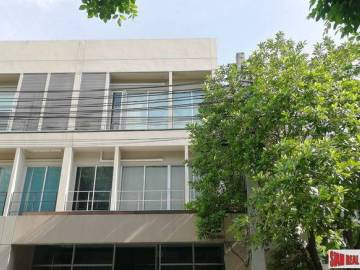 Large Unfurnished Three Storey, Three Bedroom House in Suan Luang