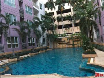 Avenue 61 Condominium | Large Three Bedroom, Two Bath Condo at Ekkamai Low Rise Building