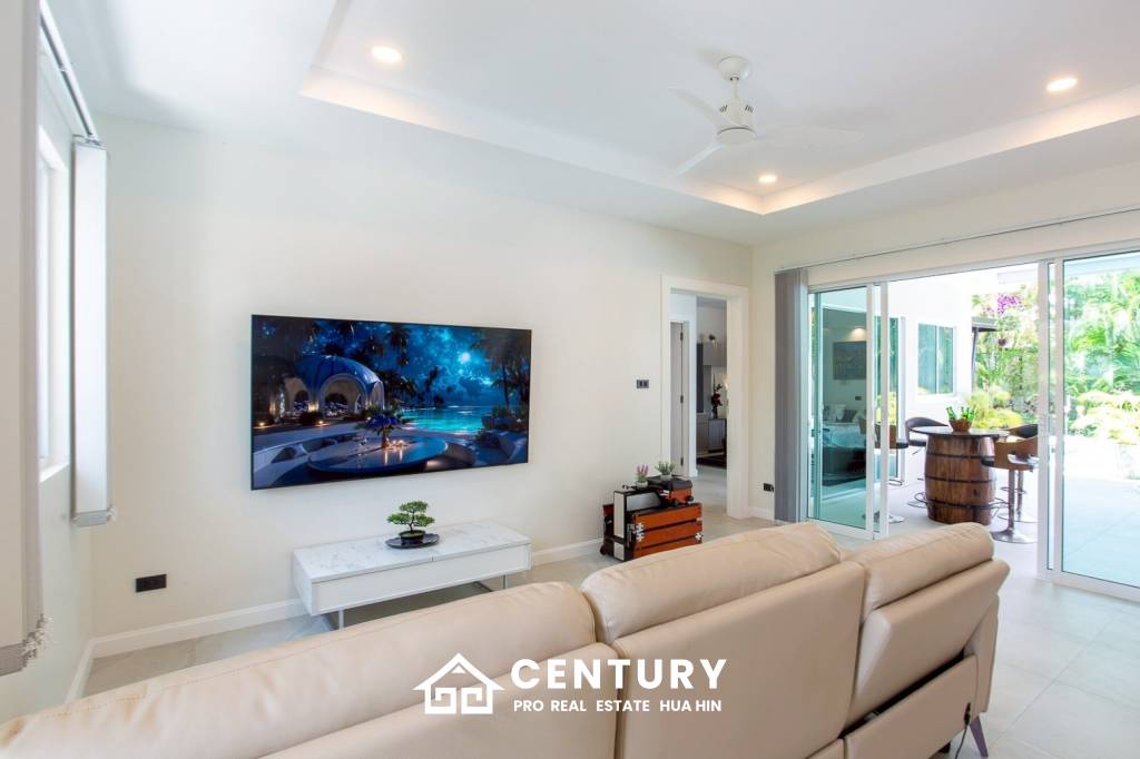 BAAN MIO : Modern 3-Bed Pool  Villa in Hua Hin