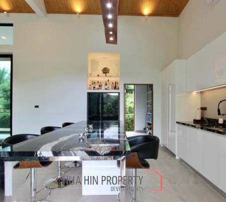 LUXURIOUS POOL VILLA DOPHIN BAY  : 3 bed mountain view