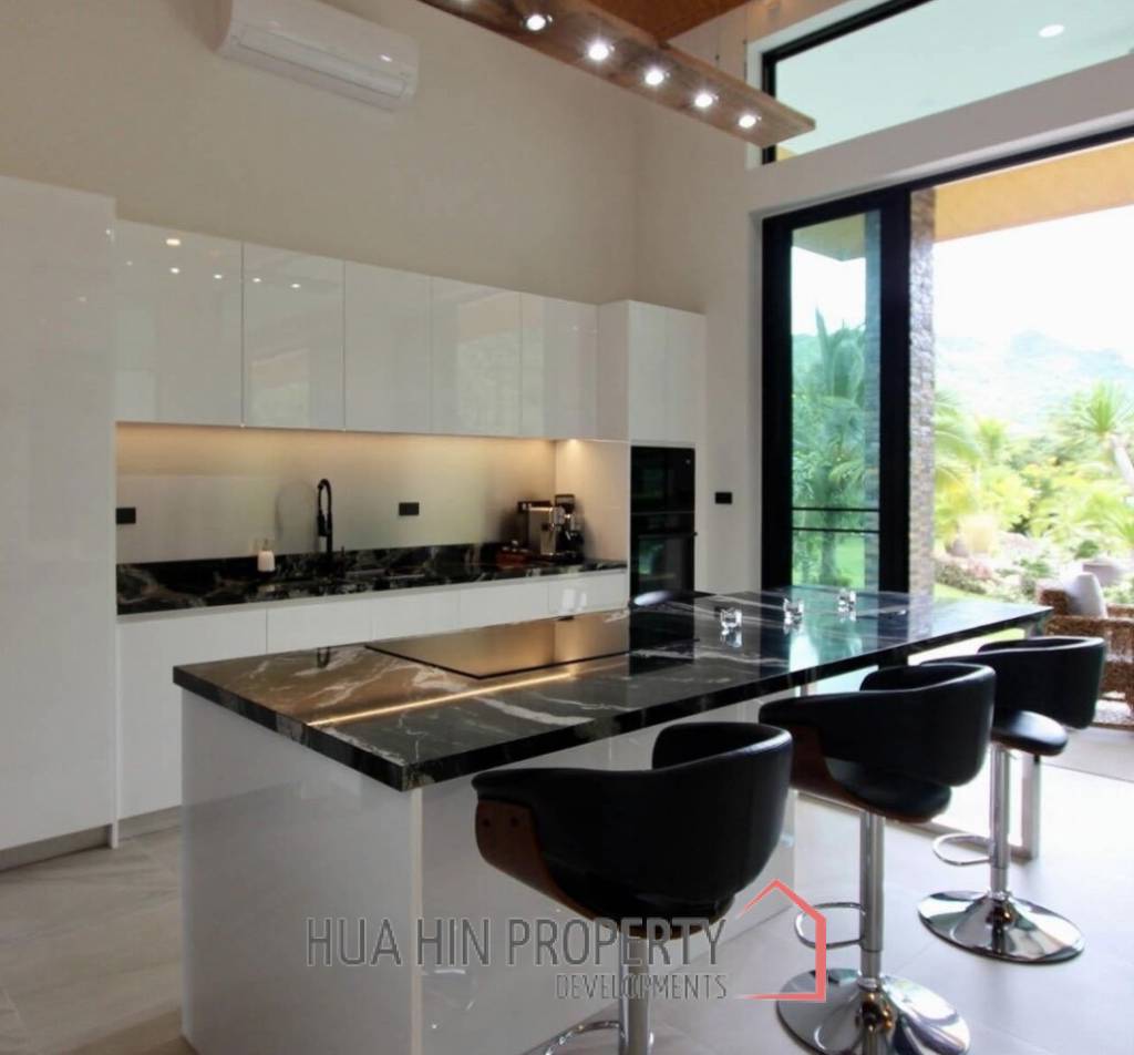 LUXURIOUS POOL VILLA DOPHIN BAY  : 3 bed mountain view