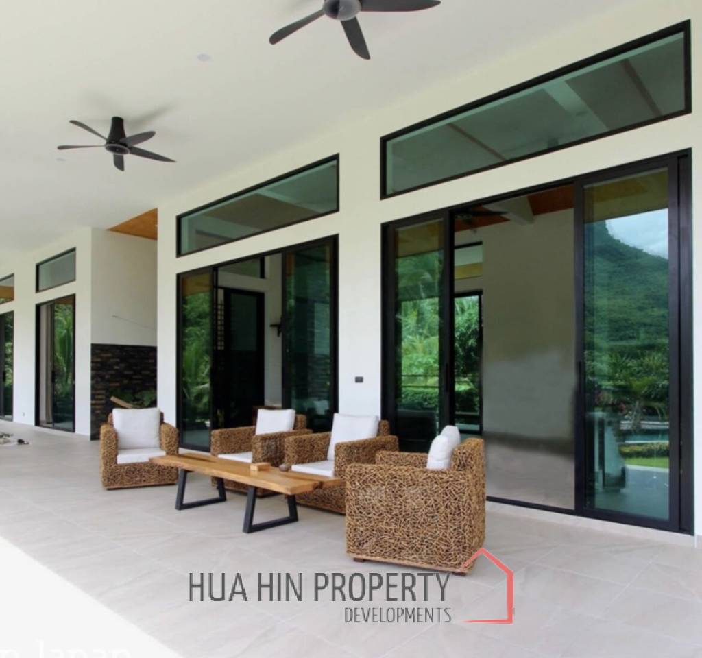 LUXURIOUS POOL VILLA DOPHIN BAY  : 3 bed mountain view