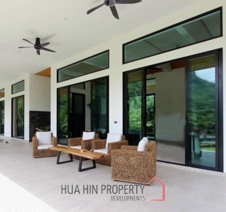 LUXURIOUS POOL VILLA DOPHIN BAY  : 3 bed mountain view