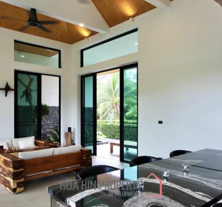 LUXURIOUS POOL VILLA DOPHIN BAY  : 3 bed mountain view