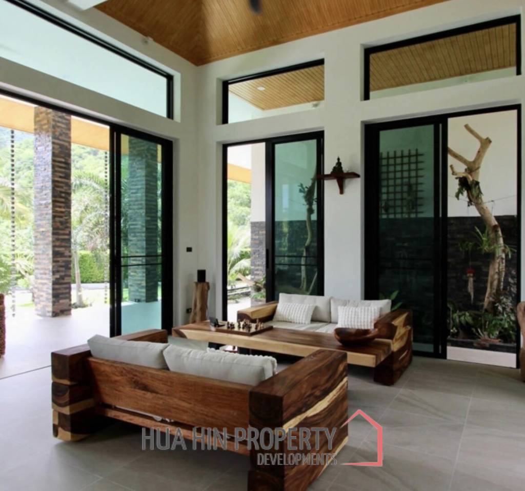 LUXURIOUS POOL VILLA DOPHIN BAY  : 3 bed mountain view