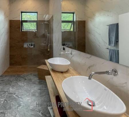 LUXURIOUS POOL VILLA DOPHIN BAY  : 3 bed mountain view