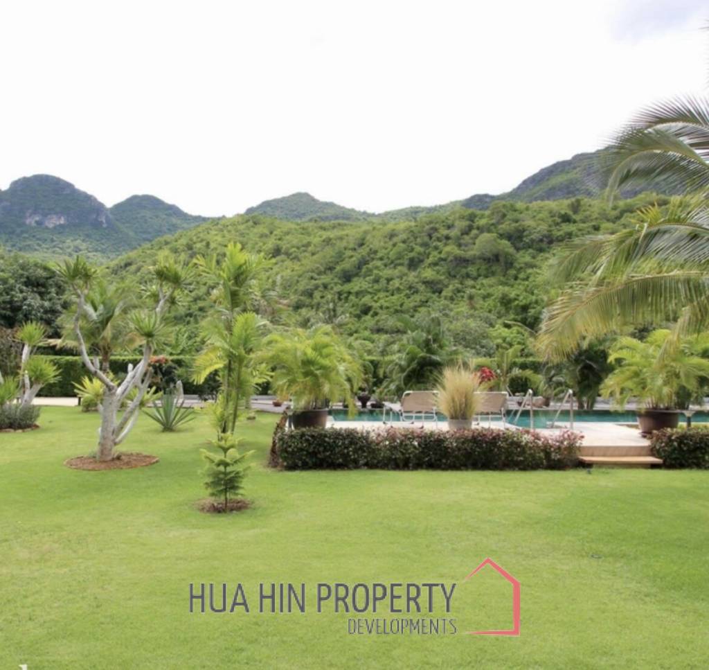 LUXURIOUS POOL VILLA DOPHIN BAY  : 3 bed mountain view