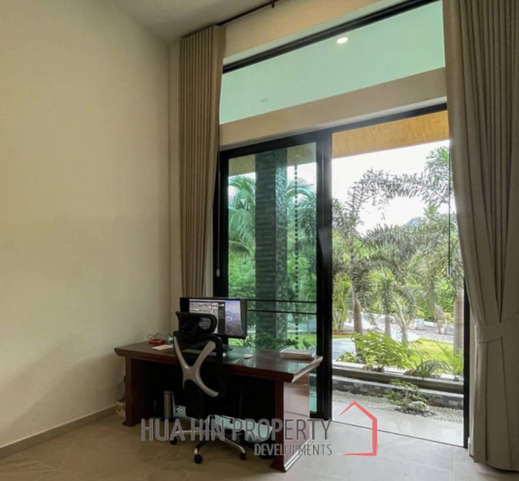 LUXURIOUS POOL VILLA DOPHIN BAY  : 3 bed mountain view