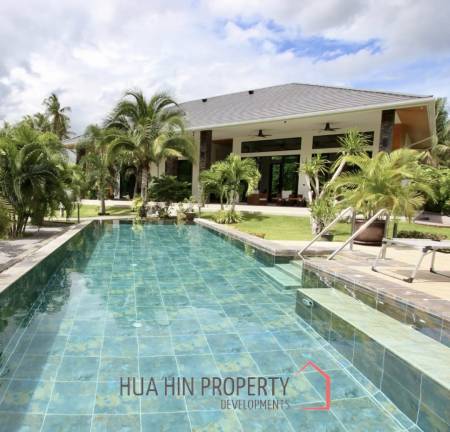 LUXURIOUS POOL VILLA DOPHIN BAY  : 3 bed mountain view