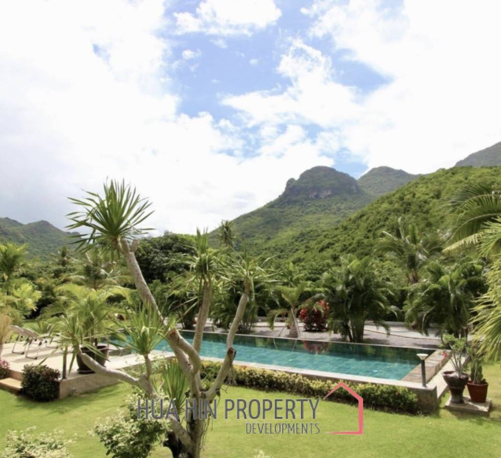 LUXURIOUS POOL VILLA DOPHIN BAY  : 3 bed mountain view