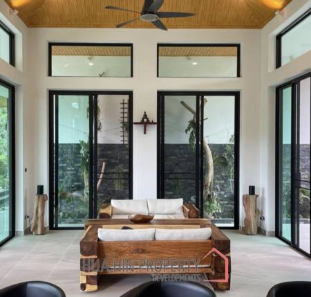 LUXURIOUS POOL VILLA DOPHIN BAY  : 3 bed mountain view