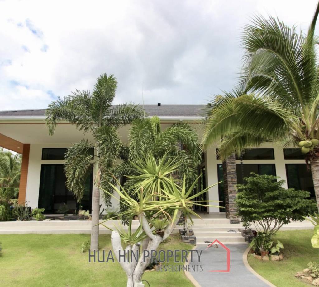 LUXURIOUS POOL VILLA DOPHIN BAY  : 3 bed mountain view