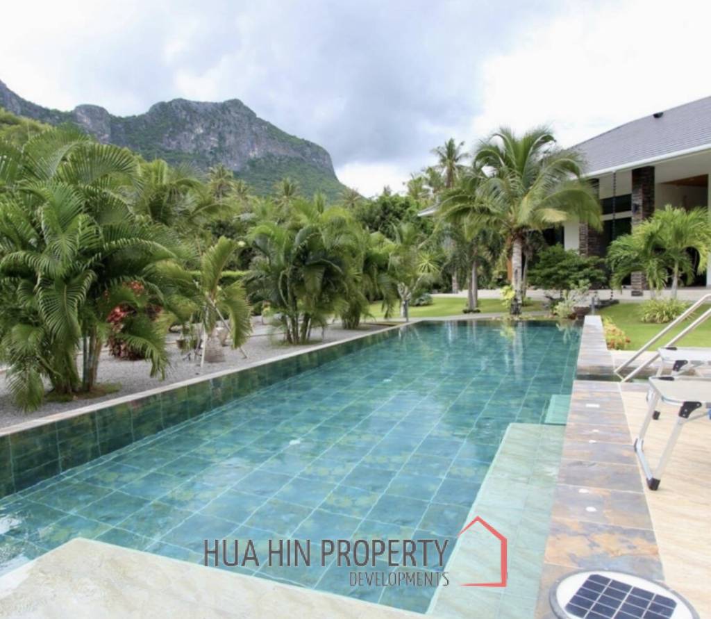 LUXURIOUS POOL VILLA DOPHIN BAY  : 3 bed mountain view
