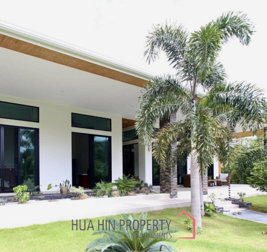 LUXURIOUS POOL VILLA DOPHIN BAY  : 3 bed mountain view