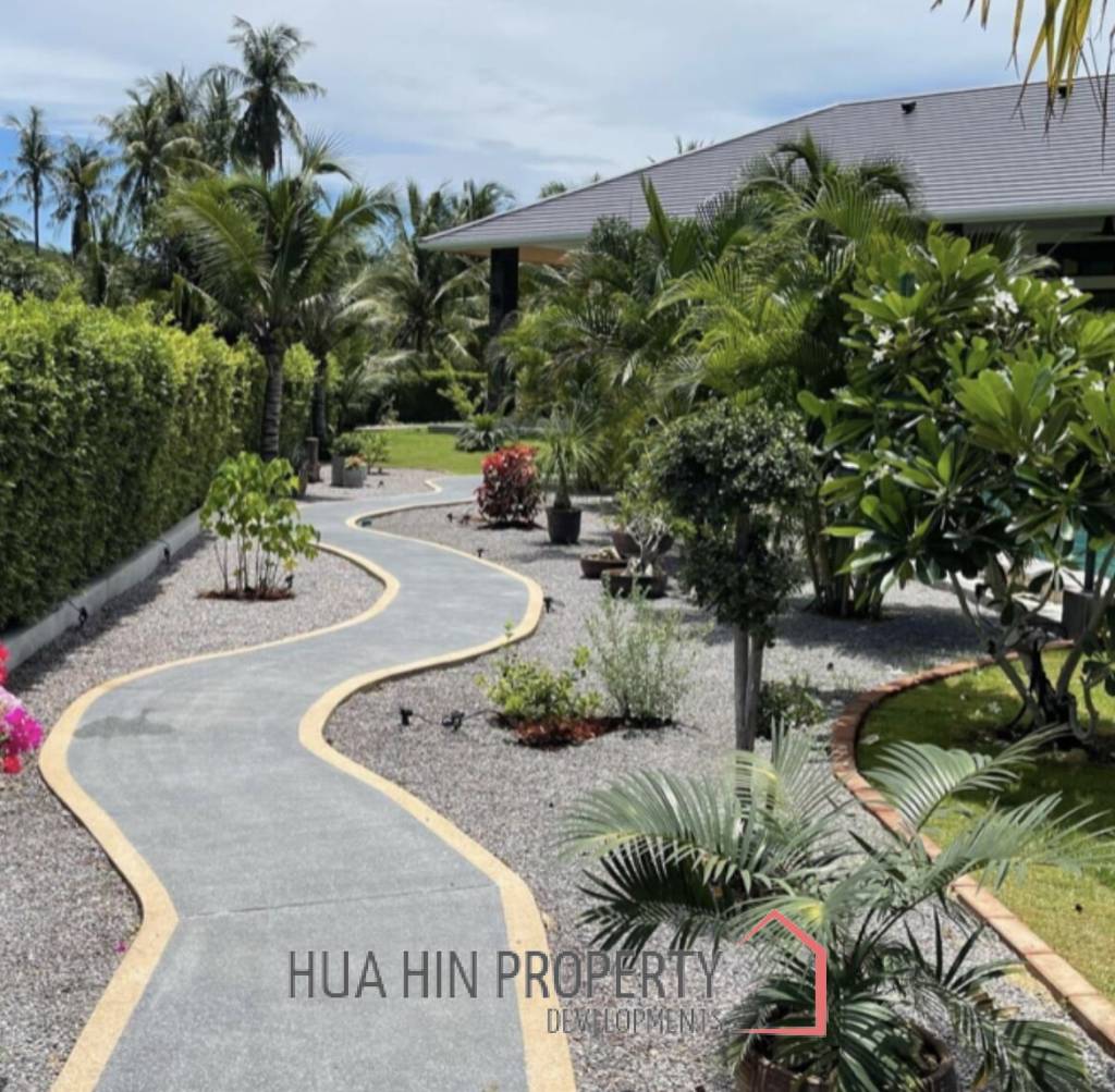 LUXURIOUS POOL VILLA DOPHIN BAY  : 3 bed mountain view