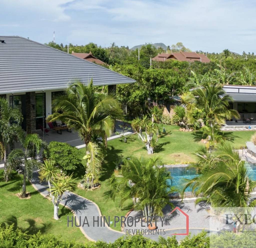 LUXURIOUS POOL VILLA DOPHIN BAY  : 3 bed mountain view