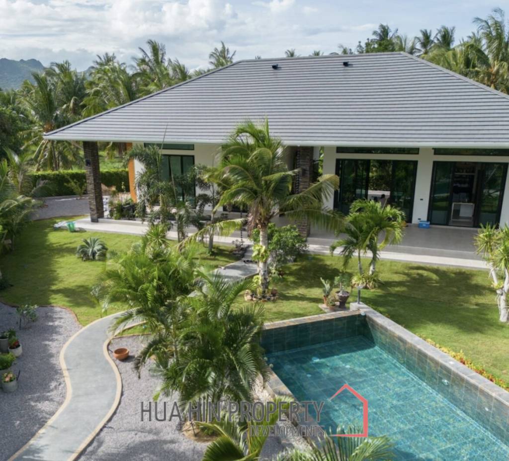 LUXURIOUS POOL VILLA DOPHIN BAY  : 3 bed mountain view
