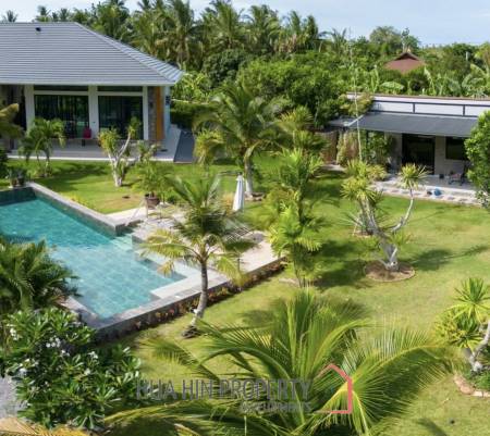 LUXURIOUS POOL VILLA DOPHIN BAY  : 3 bed mountain view