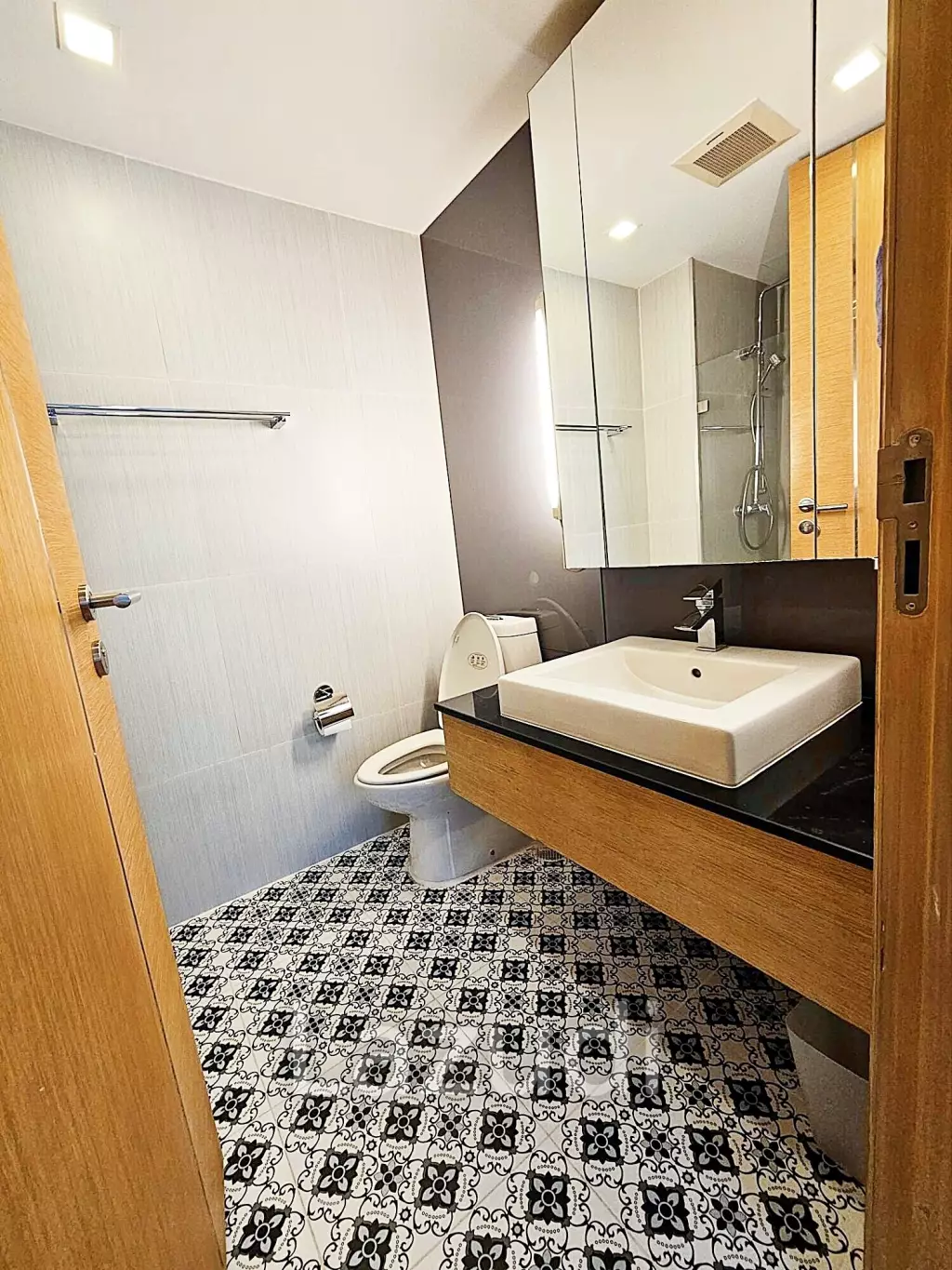 1 Bed 1 Bath 32 SQ.M SOCIO Ruamrudee