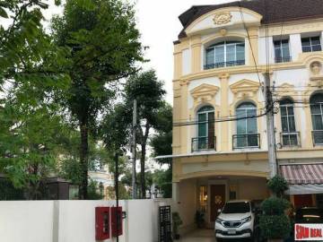 Baan Klang Krung Grande Vienna Rama 3 | Three Storey, Three Bedroom Townhouse in a Secure Estate, Rama 3